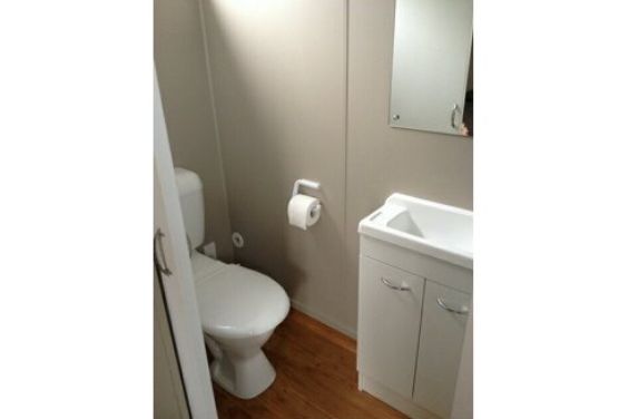 ensuite apartment bathroom